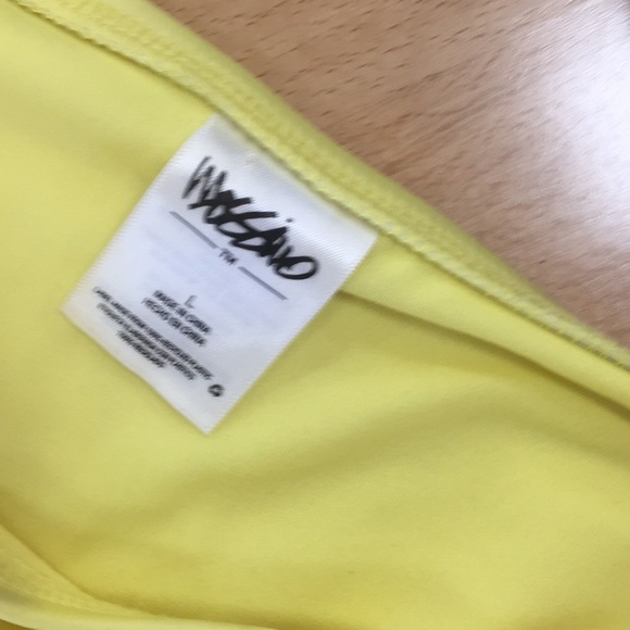 Black and Yellow bikini - Picture 3 of 4